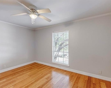5220 Fleetwood Oaks Avenue - Photo Thumbnail 27