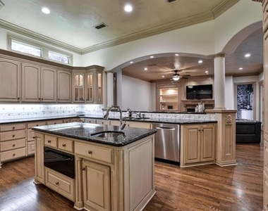 6805 Laurel Valley Drive - Photo Thumbnail 7