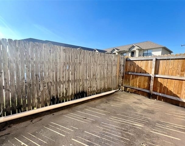 929 W Hickory Street - Photo Thumbnail 18