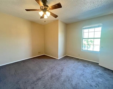 929 W Hickory Street - Photo Thumbnail 12