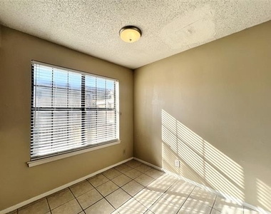 929 W Hickory Street - Photo Thumbnail 10