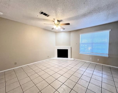 929 W Hickory Street - Photo Thumbnail 2