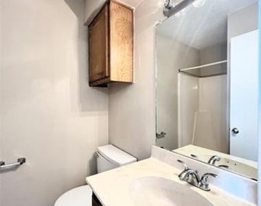 929 W Hickory Street - Photo Thumbnail 17