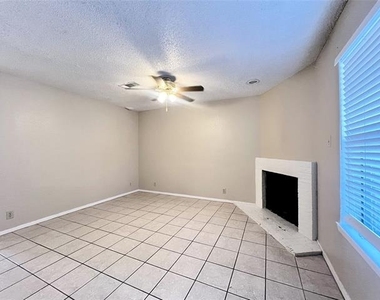 929 W Hickory Street - Photo Thumbnail 4