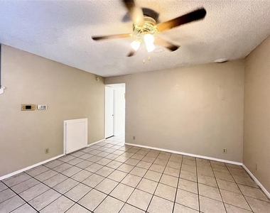 929 W Hickory Street - Photo Thumbnail 3