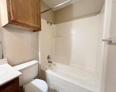 929 W Hickory Street - Photo Thumbnail 14