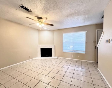 929 W Hickory Street - Photo Thumbnail 1