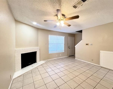 929 W Hickory Street - Photo Thumbnail 5