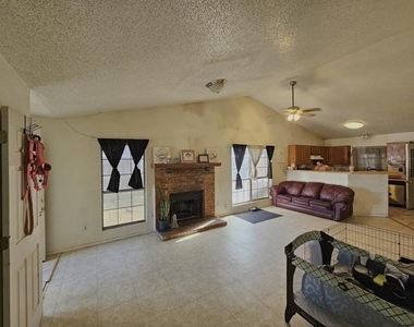 817 Colchester Drive - Photo Thumbnail 4