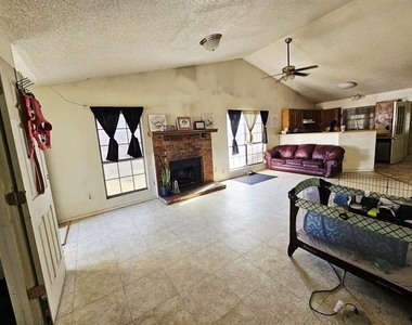 817 Colchester Drive - Photo Thumbnail 3