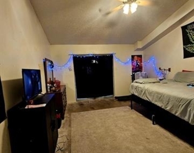 817 Colchester Drive - Photo Thumbnail 11