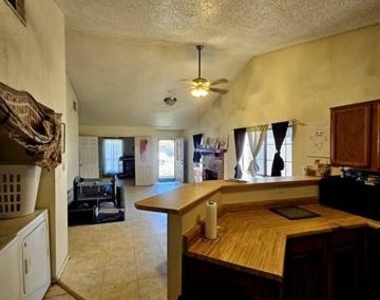817 Colchester Drive - Photo Thumbnail 5
