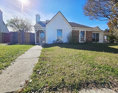 817 Colchester Drive - Photo Thumbnail 1