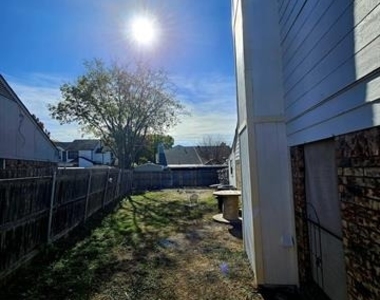 817 Colchester Drive - Photo Thumbnail 12