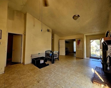 817 Colchester Drive - Photo Thumbnail 9