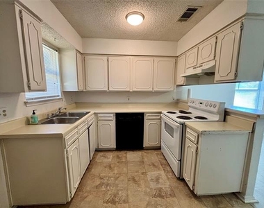 2600 21st Street - Photo Thumbnail 2