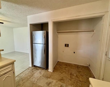 2600 21st Street - Photo Thumbnail 4