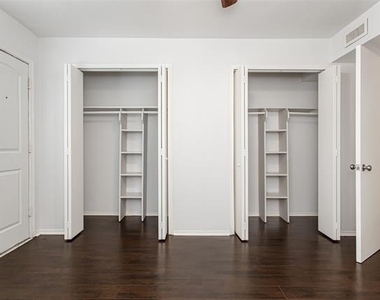 5722 Gaston Avenue - Photo Thumbnail 13