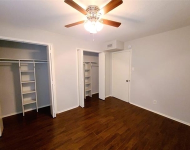 5722 Gaston Avenue - Photo Thumbnail 7