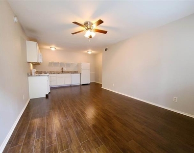 5722 Gaston Avenue - Photo Thumbnail 2