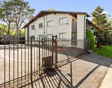 5722 Gaston Avenue - Photo Thumbnail 11