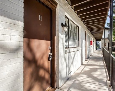 5722 Gaston Avenue - Photo Thumbnail 15