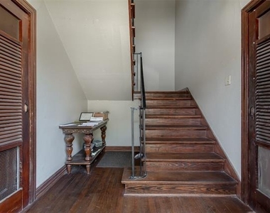5918 La Vista Drive - Photo Thumbnail 2