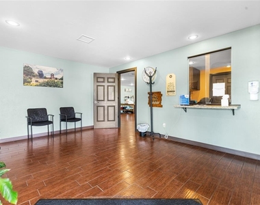 424 N State Street - Photo Thumbnail 4