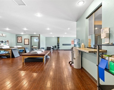 424 N State Street - Photo Thumbnail 6