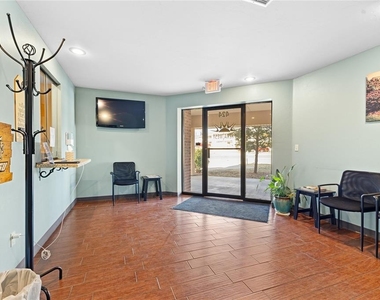 424 N State Street - Photo Thumbnail 5