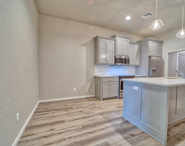1530 S 7th Street - Photo Thumbnail 8