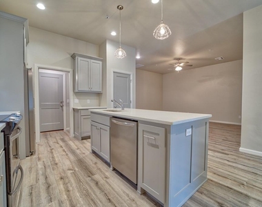 1530 S 7th Street - Photo Thumbnail 10