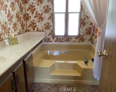 121 Larch Court - Photo Thumbnail 17
