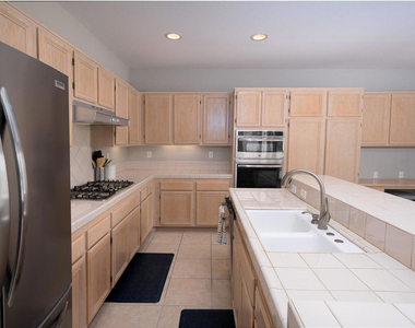 29869 W Laguna Drive - Photo Thumbnail 4