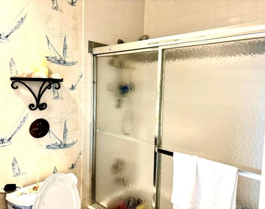 328 N Lake Drive N - Photo Thumbnail 12