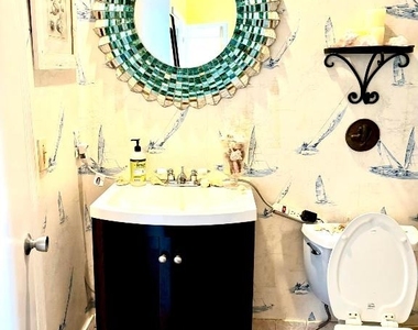 328 N Lake Drive N - Photo Thumbnail 13