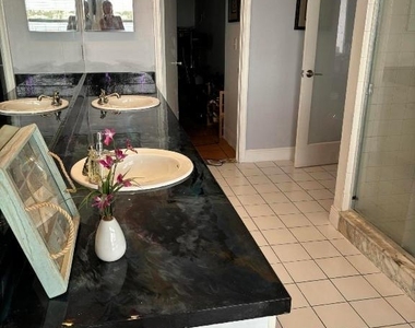328 N Lake Drive N - Photo Thumbnail 19