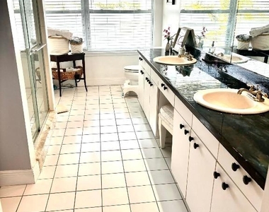 328 N Lake Drive N - Photo Thumbnail 18