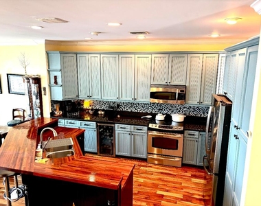 328 N Lake Drive N - Photo Thumbnail 8