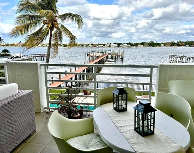 328 N Lake Drive N - Photo Thumbnail 3