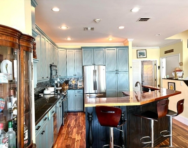 328 N Lake Drive N - Photo Thumbnail 6