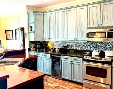 328 N Lake Drive N - Photo Thumbnail 5