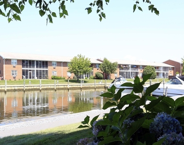 11 Commodore Lane - Photo Thumbnail 12