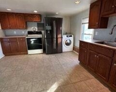460 Bayview Avenue S - Photo Thumbnail 1