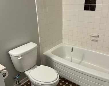 1300 Army Navy Drive - Photo Thumbnail 7