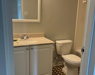 1300 Army Navy Drive - Photo Thumbnail 6