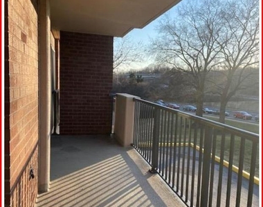 1300 Army Navy Drive - Photo Thumbnail 9