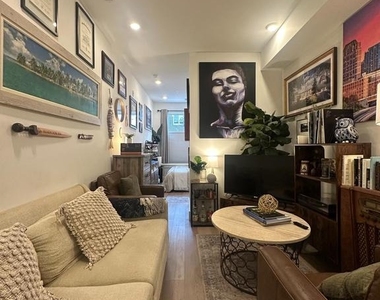 2025 Frankford Avenue - Photo Thumbnail 2