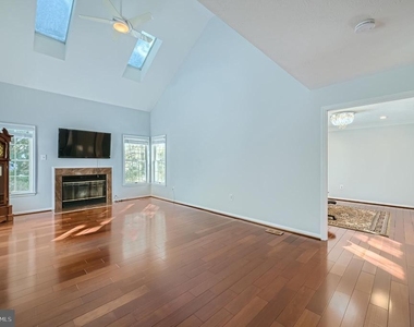 8 Sapphire Hill Court - Photo Thumbnail 3