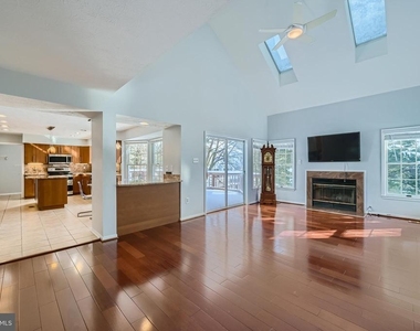 8 Sapphire Hill Court - Photo Thumbnail 4